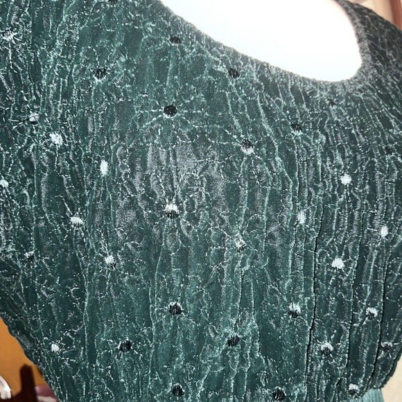 VINTAGE JEFFREY AND DARA EMERALD PUFF SLV GREEN VELVET SHORT SLEEVE DRESS 8 - Picture 3 of 11